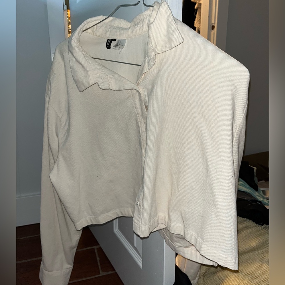 H&M cropped cream colored corduroy material shirt